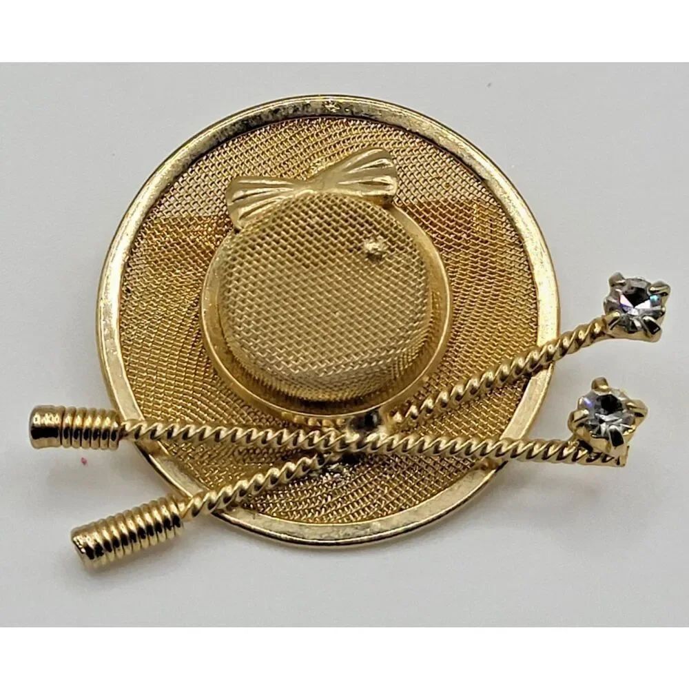Vintage 1950s Gold Tone Ladies Golf Clubs Hat PIN Brooch 1in